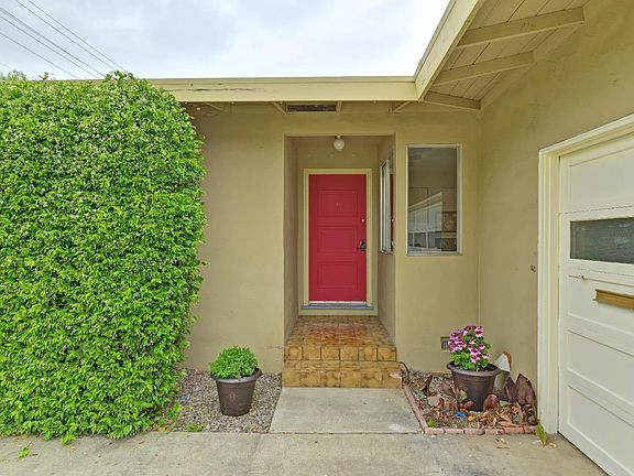 3rd image of 3234 Jarvis Ave