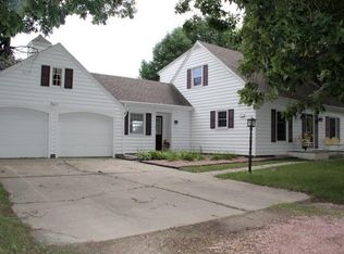 9406 Imperial Ave, Newton, IA 50208