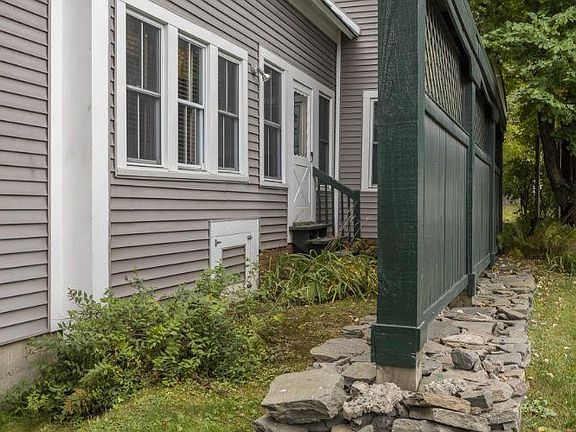 4th image of 68 Pleasant St #2