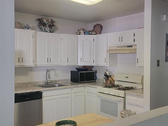 4th image of 44 Debbie St #12A