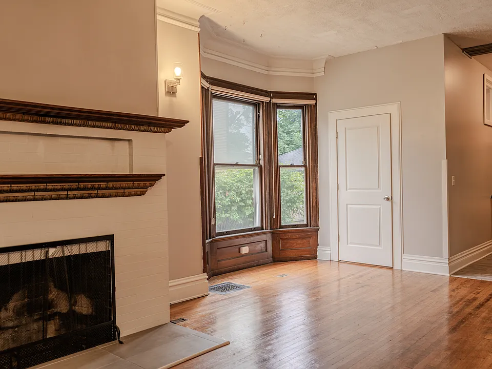 209 College Ave NE #1