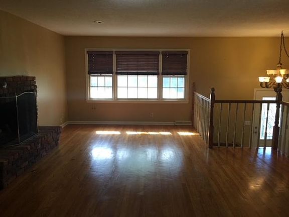 4th image of 920 Dorton Ln