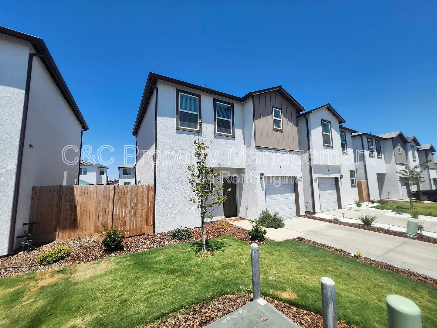3 bed, 2.5 bath, 1109 sqft, $2,195 — Photo 2