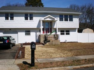 1318 Stanley Dr, Toms River, NJ 08753