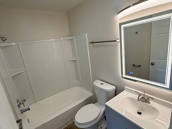 4th image of 261 Niagara Ave #261F