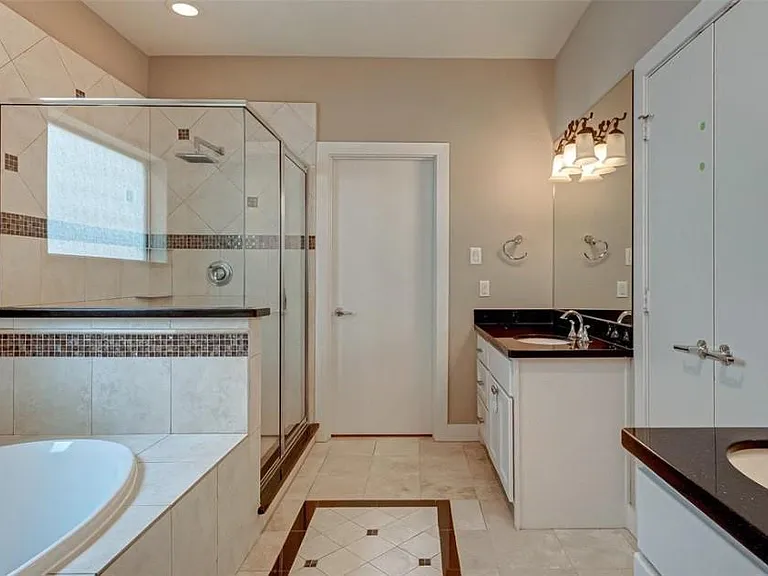 1215 Wentworth St — Photo 19