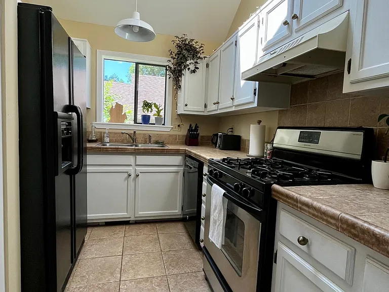 3092 Edison Ct — Photo 5