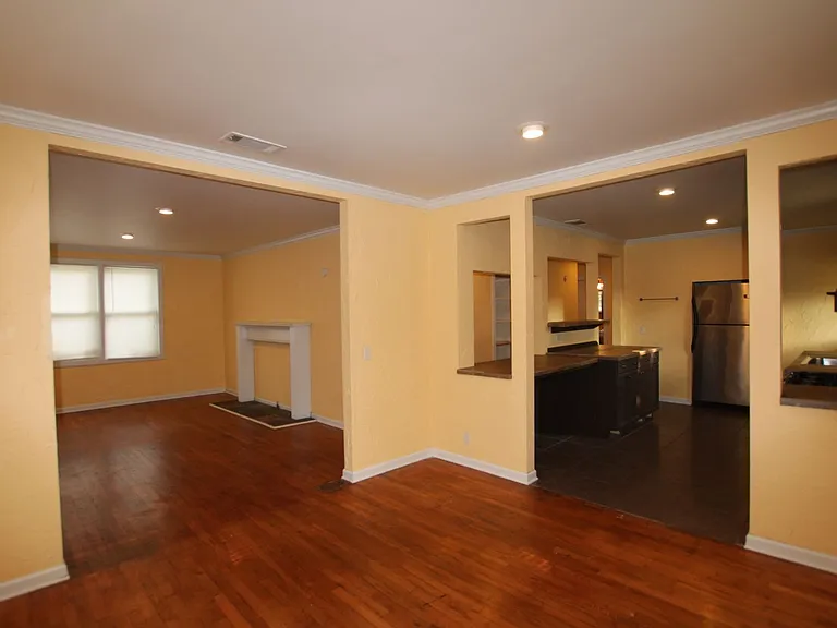 518 W Rusk St — Photo 5