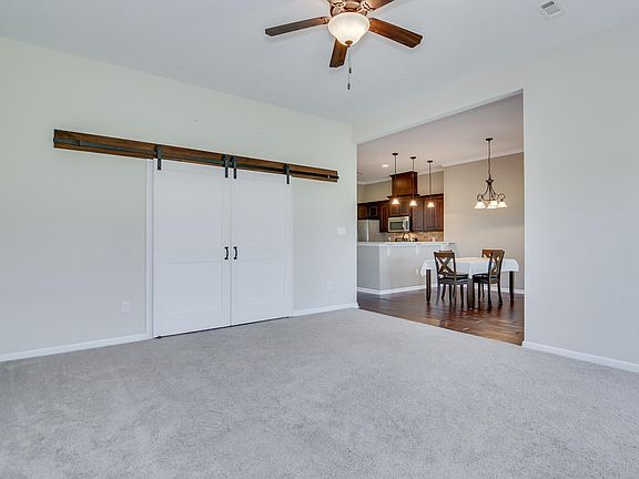 4th image of 909 Avalon Court