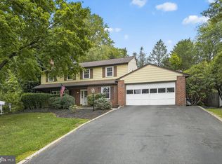 2003 Richard Dr, Broomall, PA 19008