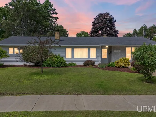 1510 17th Ave S, Escanaba, MI 49829