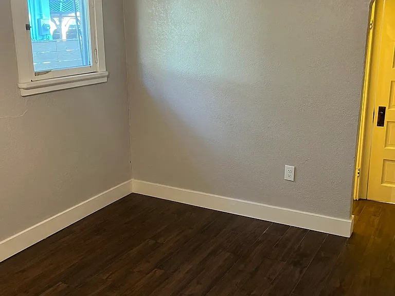 5738 Montana Ave — Photo 8