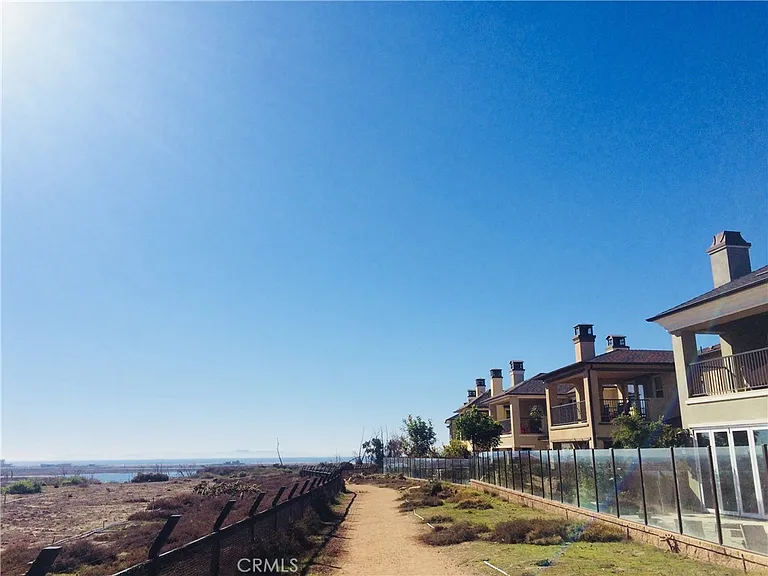 4731 Oceanridge Dr — Photo 33