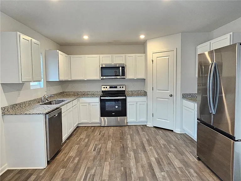 504 Pemberton St — Photo 11