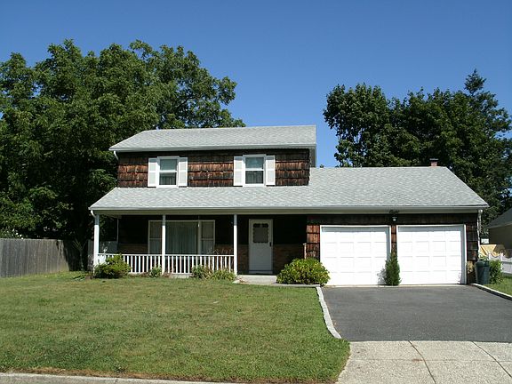 2nd image of 8 Lorraine Ct