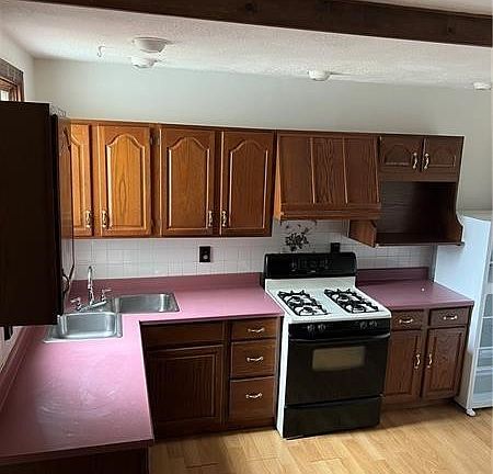 5th image of 110 Orchard St