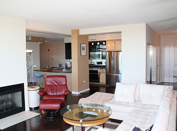 3rd image of 9715 Woods Dr #200406