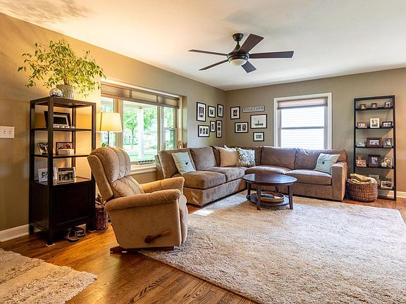 3rd image of 6015 N Lydell Ave