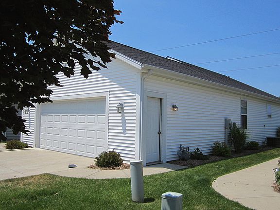 2nd image of 416 Island Pointe Dr
