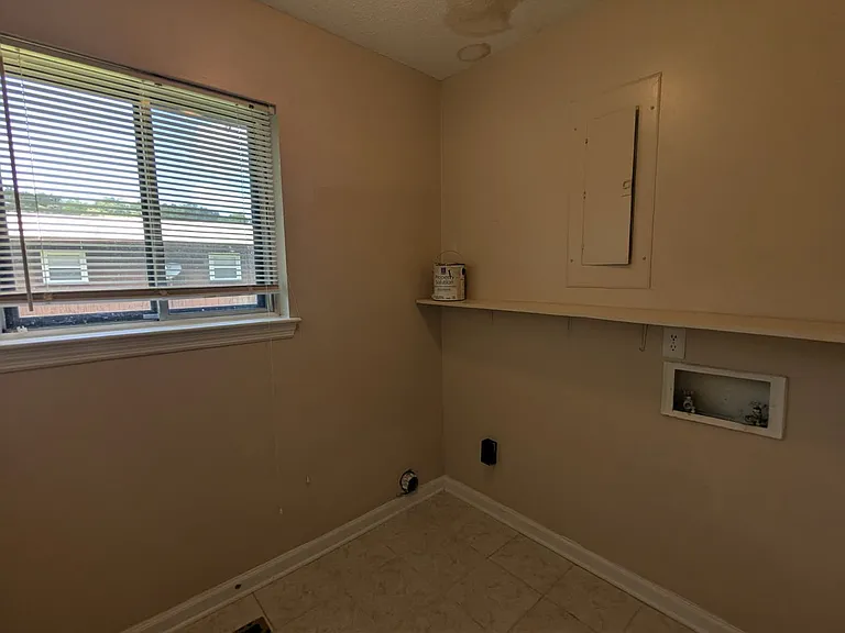 4753 Tessie Ln — Photo 9
