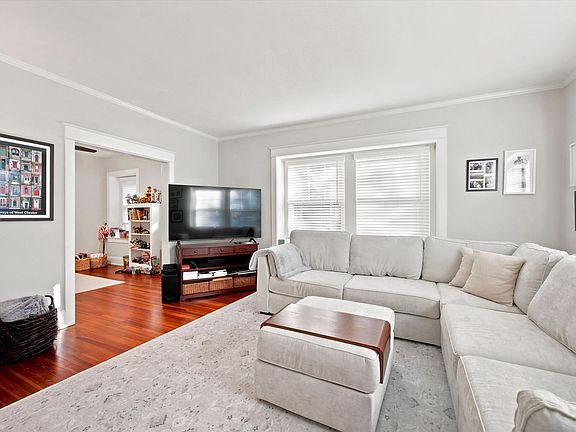 4th image of 124 Price St