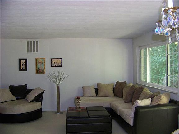 3rd image of 729 W McGuire St