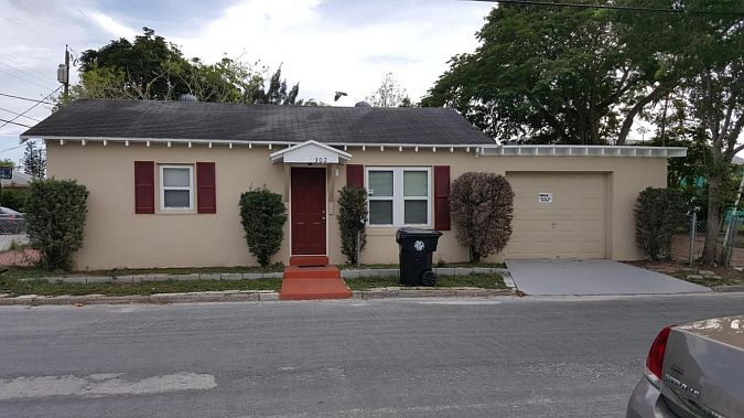 1st image of 302 S C St