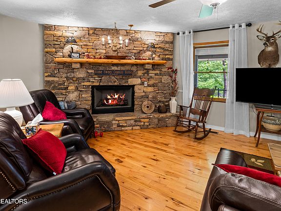 15th image of 1043 Reagan Springs Rd