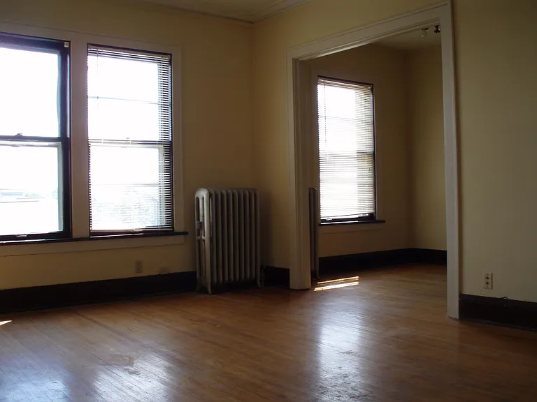 Balfour Apartments — Photo 7