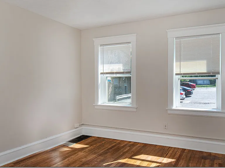 1406 W 75th St — Photo 21