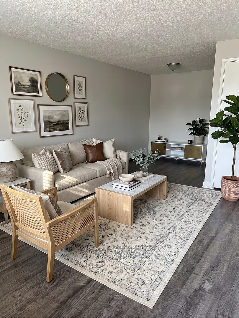 Sunstone Apartments — Photo 4
