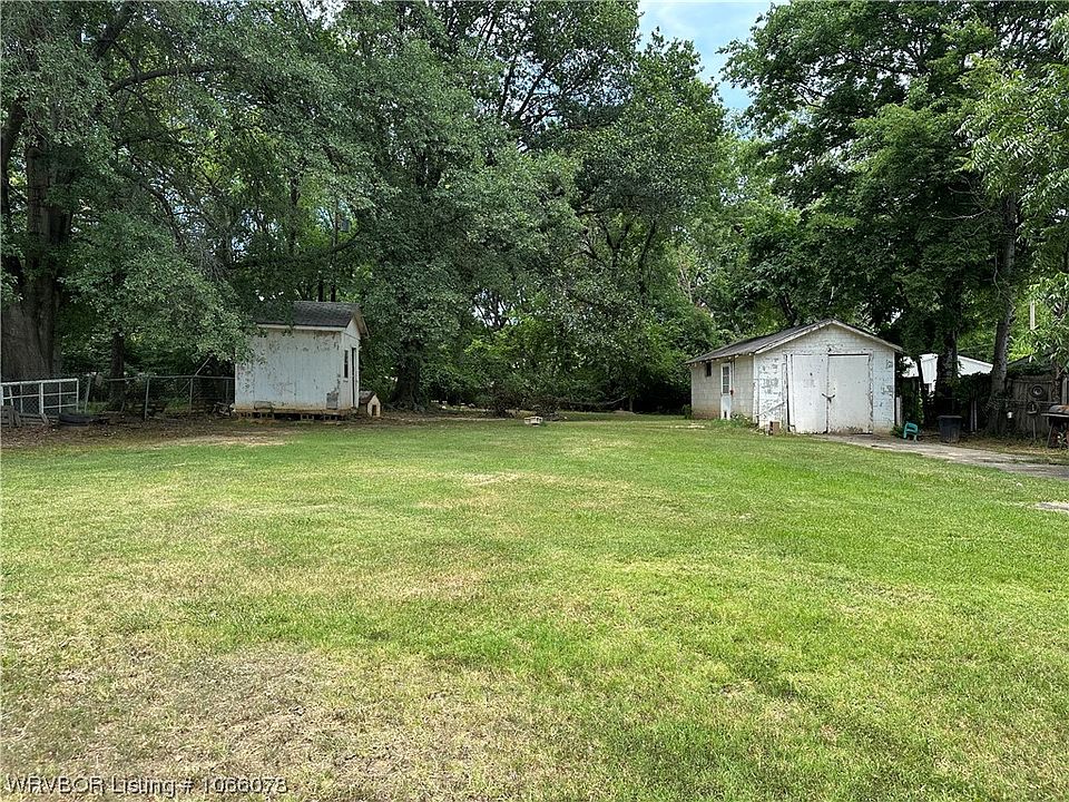 1st image of 1611 Poplar St