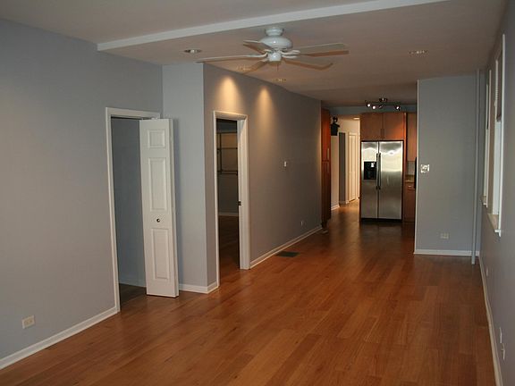 3rd image of 519 N Marshfield Ave APT 1