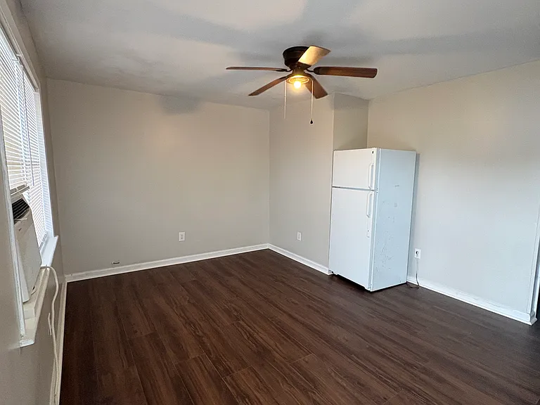 162 E Race St #31 — Photo 4