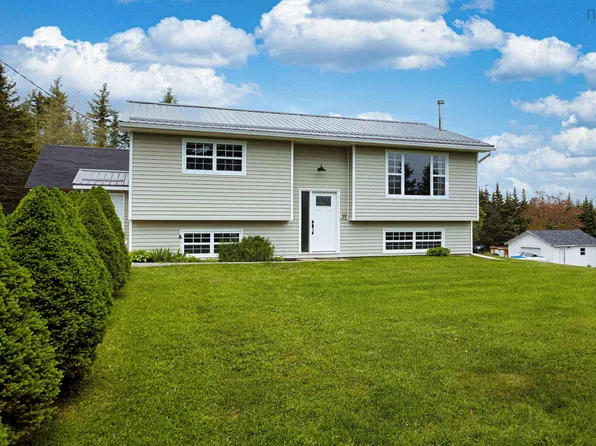 59 Parkwood Dr, East Lawrencetown, NS B2Z 1P2