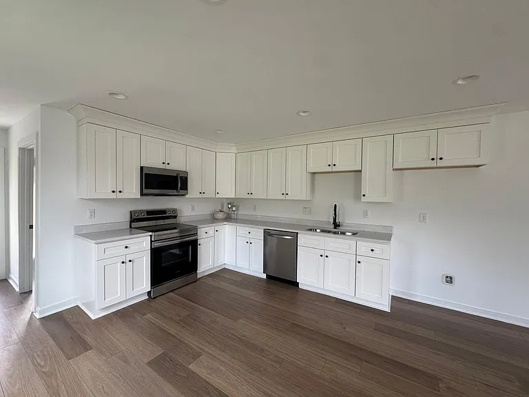 512 Crump St — Photo 3