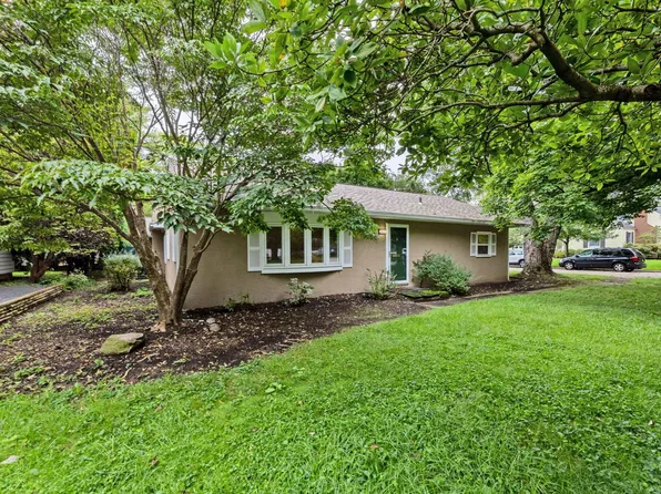 319 W South St, Worthington, OH 43085