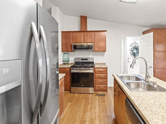4th image of 2888 Iris Ave Space 76