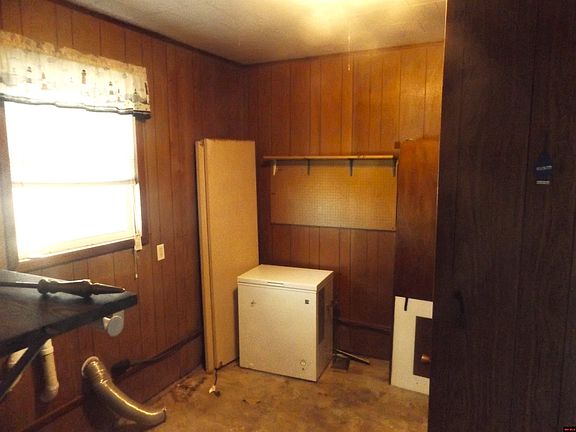 4th image of 135 2nd St