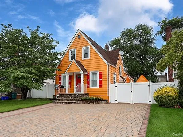 194 Holly Avenue, Hempstead, NY 11550