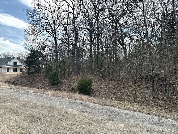 4th image of 1937 Red Oak Dr