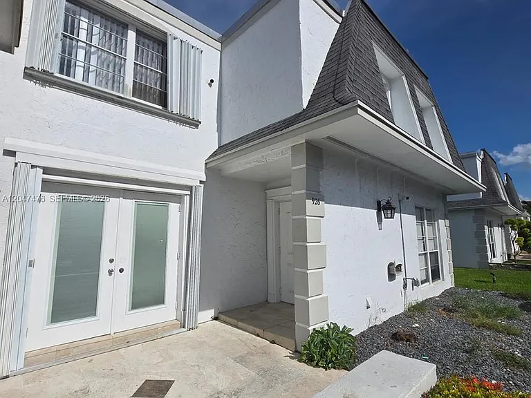 926 NE 27th Ave #926 — Photo 35