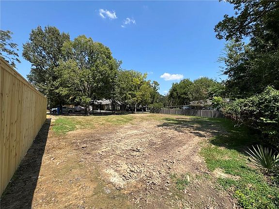 3rd image of 6940 Lasalle Ave