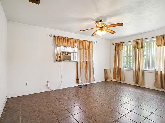 3rd image of 2005 Metairie Heights Ave