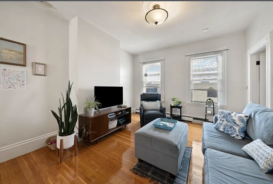 3 bed, 1100 sqft, $4,000 — Photo 2
