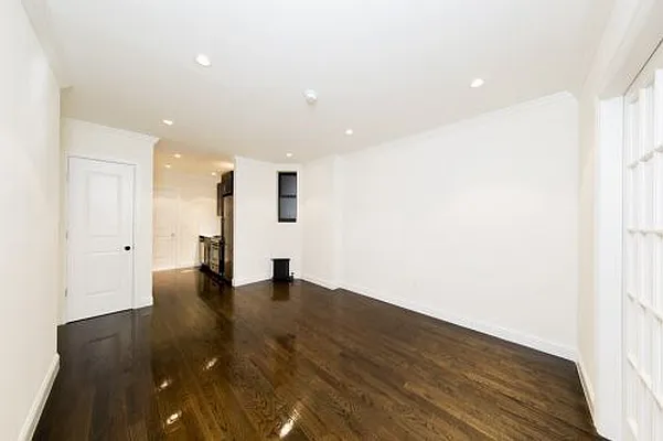 Rented by Icon Realty Management | media 7