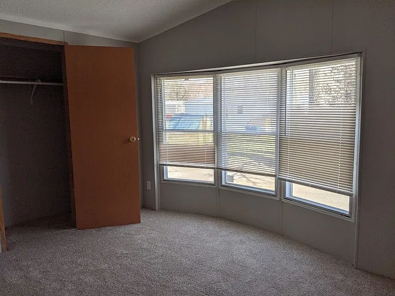 Avon Lakes Estates — Photo 34