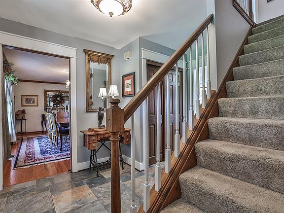 5th image of 237 Saddleback Dr