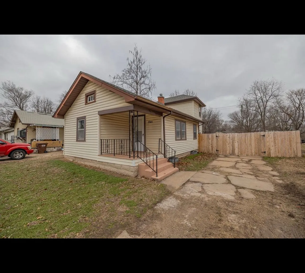 1744 S Ellis Ave — Photo 1
