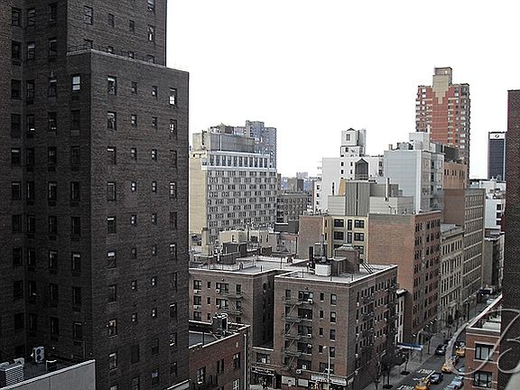4th image of 345 W 58th St APT 14L